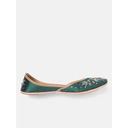 House of Pataudi Women Embellished Floral Leather Mojaris image 2