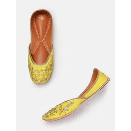 House of Pataudi Women Ethnic Embellished Mojaris-picture-37