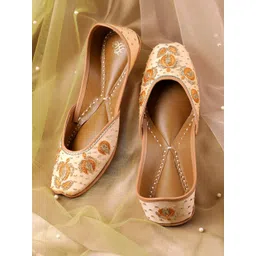 House of Pataudi Women Ethnic Embellished Mojaris-picture-35