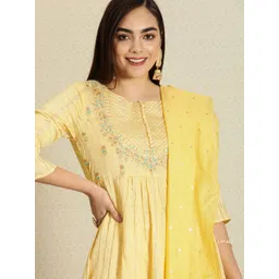 House of Pataudi Women Yellow Floral Embroidered Pure Cotton Kurta with Trousers & With Dupatta-picture-23