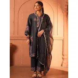 House of Surkh Floral Embroidered V-Neck Thread Work Kurti-picture-30