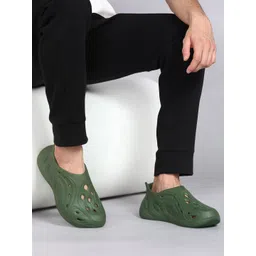 HRX by Hrithik Roshan Men Self Design Clogs-picture-18