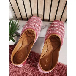 ICONICS Women Embellished Ethnic Mojaris Flats-picture-26