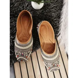 ICONICS Women Embellished Ethnic Mojaris Flats-picture-34