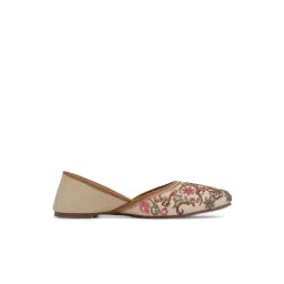 Iconics Women's Cream Ethnic Juttis-picture-24