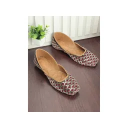 Iconics Womens Pink Color Embellished Ethnic Embellished Juttis-picture-19