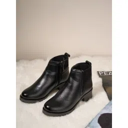 ID Women's Black Chelsea Boots-picture-38