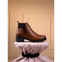 ID Women's Tan Chelsea Boots-picture-17