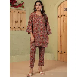 Ikk Kudi by Seerat Ethnic Motifs Printed Pure Cotton V-Neck Top With Trousers Co-Ords-picture-41