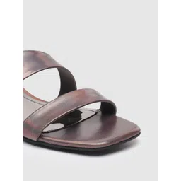 Inc 5 Women Solid Block Sandals With Iridescent Effect image 2