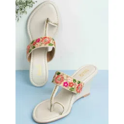 Inc.5 Women's Cream Toe Ring Wedges-picture-11