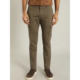 Indian Terrain Men Brooklyn Mid Rise Cargos Trousers-picture-37