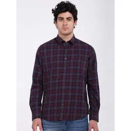 Indian Terrain Men Classic Fit Spread Collar Tartan Checked Cotton Casual Shirt-picture-37