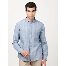 Indian Terrain Men Classic Fit Vertical Striped Spread Collar Casual Shirt-picture-23