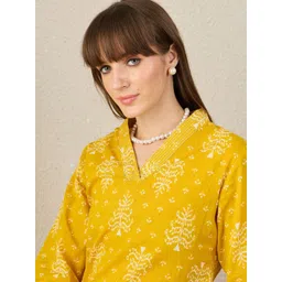 Indo Era Women Floral Printed Ikat Fusion Cotton Straight Kurta-image-39