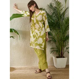 Indo Era Women Floral Printed Regular Pure Cotton Kurta with Trousers-picture-21