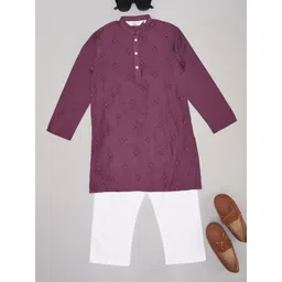 indus route by Pantaloons Boys Floral Embroidered Sequinned Straight Kurta With Pyjama-picture-26