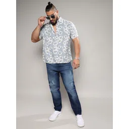 Instafab Plus Floral Printed Classic Printed Casual Shirt image 2