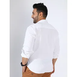 Instafab Plus Men Comfort Opaque Casual Shirt image 4