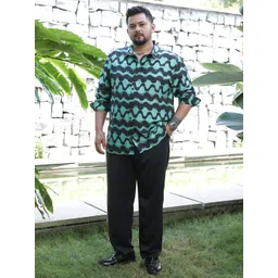 Instafab Plus Men Comfort Opaque Printed Casual Shirt image 2