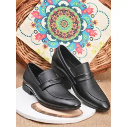 INVICTUS Men Black Solid Faux Leather Formal Loafers-picture-40