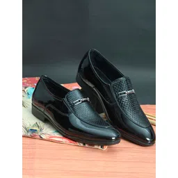 INVICTUS Men Black Solid Formal Slip-on's-picture-30