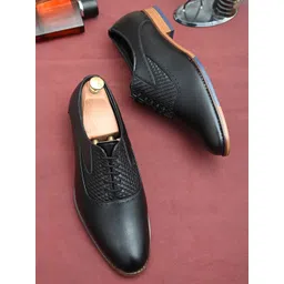 INVICTUS Men Black Textured Formal Oxfords-picture-41