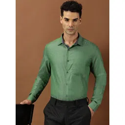 INVICTUS Men Solid Spread Collar Formal Shirt-image-40