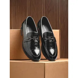 INVICTUS Men Textured Buckle Detailed Formal Loafers-picture-38