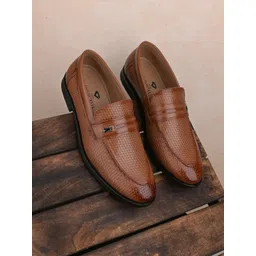 INVICTUS Men Textured Formal Loafers-picture-18