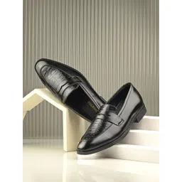INVICTUS Men Textured Formal Loafers-picture-35