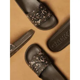 Jack & Jones Brown Camo Print Pool Sliders-picture-24