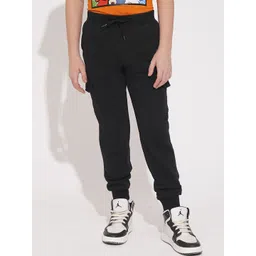 Jack & Jones Junior Boys Solid Mid-Rise Regular Fit Joggers-picture-37