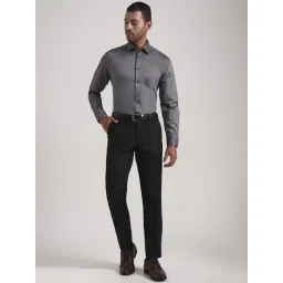 JadeBlue Grey Cotton Regular Fit Solid Formal Shirt image 5