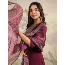 Janasya Geometric Yoke Design Chanderi Silk Straight Kurta with Trousers & Dupatta-picture-31