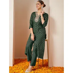 Janasya Women Ethnic Motifs Printed Sequinned Straight Kurti With Trousers image 3