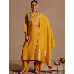 Janasya Women Floral Yoke Design Sequinned Straight Kurti With Trousers & Dupatta-picture-12