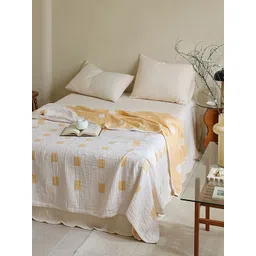 JC HOME Yellow & White Geometric AC Room 300 GSM Double Bed Quilt image 3