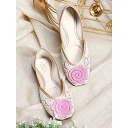 JM Looks Women Embellished Ethnic Mojaris Flats-picture-23