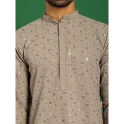 Jompers Floral Embroidered Mandarin Collar Straight Kurta image 3