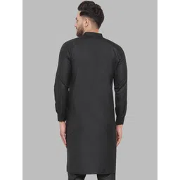 Jompers Men Black Solid Straight Kurta image 3