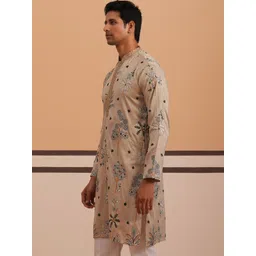 Jompers Men Embroidered Sequinned Kurta image 4