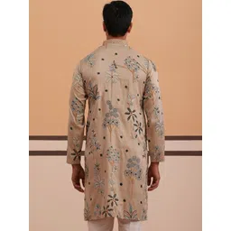 Jompers Men Embroidered Sequinned Kurta image 5