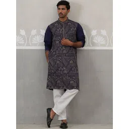 Jompers Men Ethnic Motifs Embroidered Regular Thread Work Knee Length Straight Kurta Set-image-27