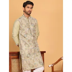 Jompers Men Floral Embroidered Mandarin Collar Kurta-picture-28