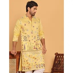 Jompers Men Floral Embroidered Mandarin Collar Sequins Straight Kurta-picture-17
