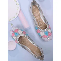 Jove Women Embellished Ethnic Fabric Mojaris-picture-18