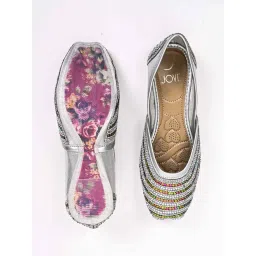 Jove Women Silver Embellished Mojaris image 5