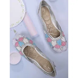 Jove Women's Silver Ethnic Juttis-picture-10