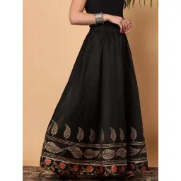 Kaanchie Nanggia Black Silk Printed Skirt-picture-41
